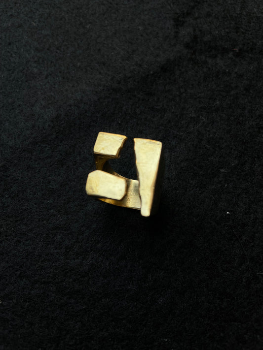 Anillo dorado Triagu