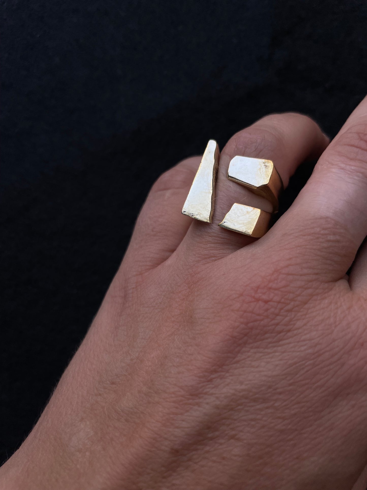 Anillo dorado Triagu